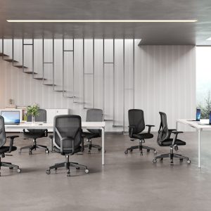 Silla ejecutiva ergonómica económica modelo León con brazos ajustables