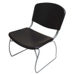 Silla Steel Trineo para comedores industriales color negro estructura gris.